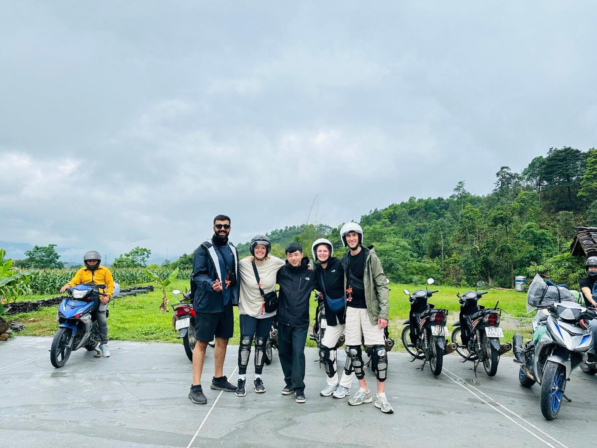 Ban Bang Ecolodge Tours & Motorbike Rental Ha Giang Exterior photo